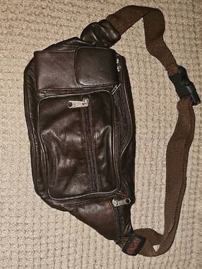 Gorgeous VINTAGE Brown Leather Sling Waist Bag